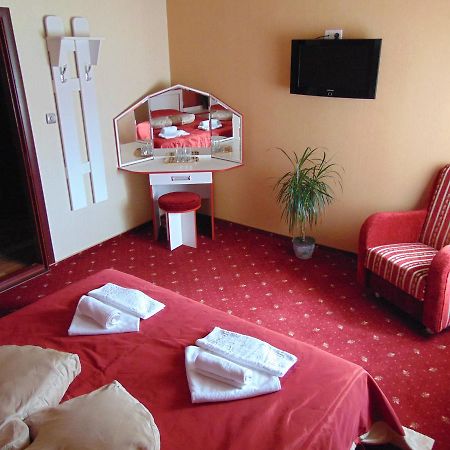 Hotel Serpanok Tyachiv Экстерьер фото