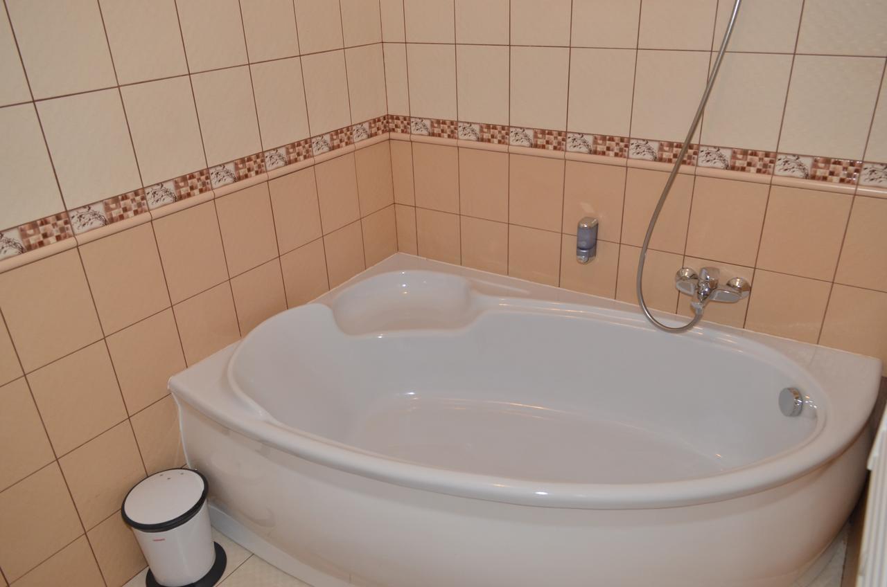 Hotel Serpanok Tyachiv Экстерьер фото