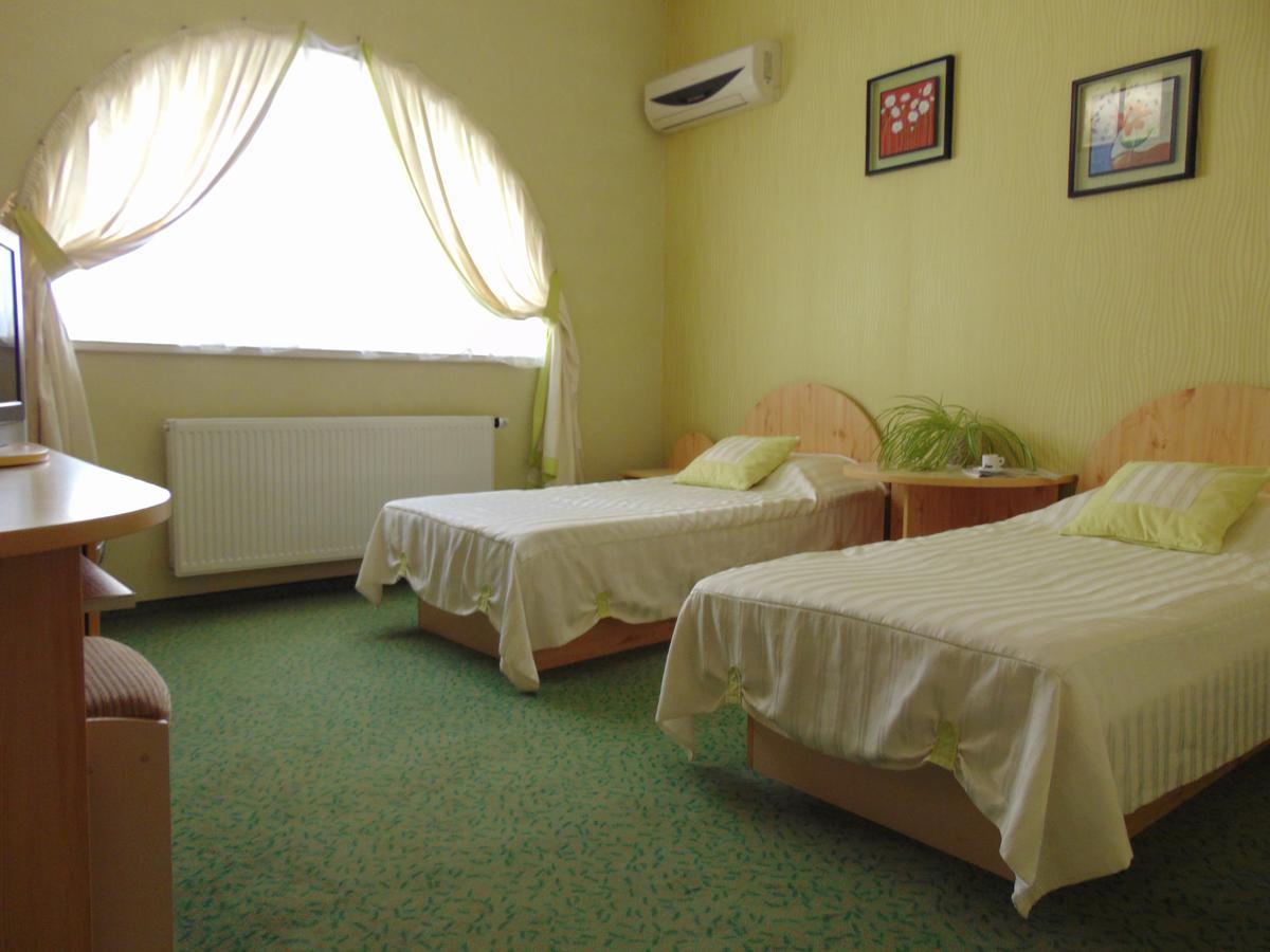 Hotel Serpanok Tyachiv Экстерьер фото